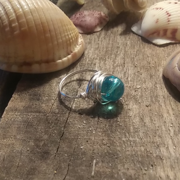 🌟HP🌟 Best in Boutiques Handmade Blue Glass Ring - Picture 4 of 5